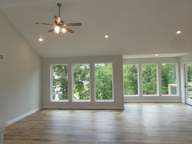 Photo - 3 Bedroom 2 Bathroom in South