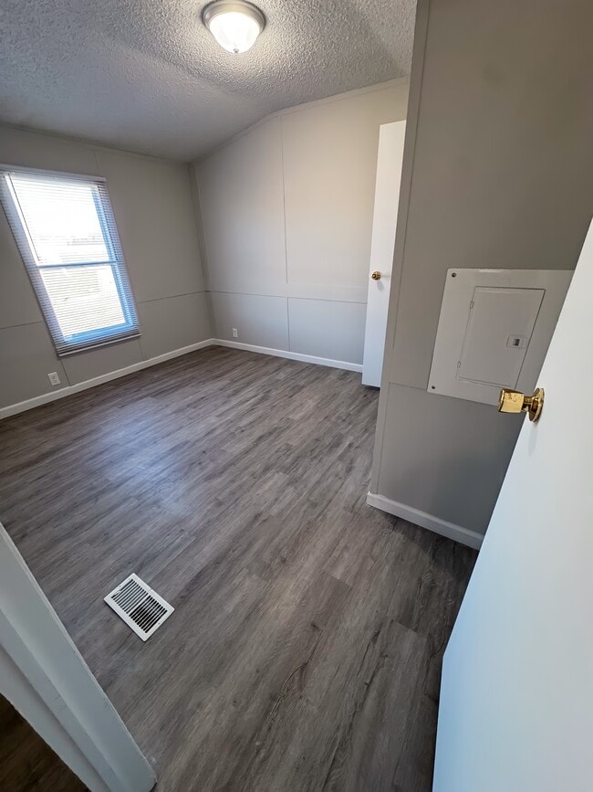 Photo - 2552 Smith Ave