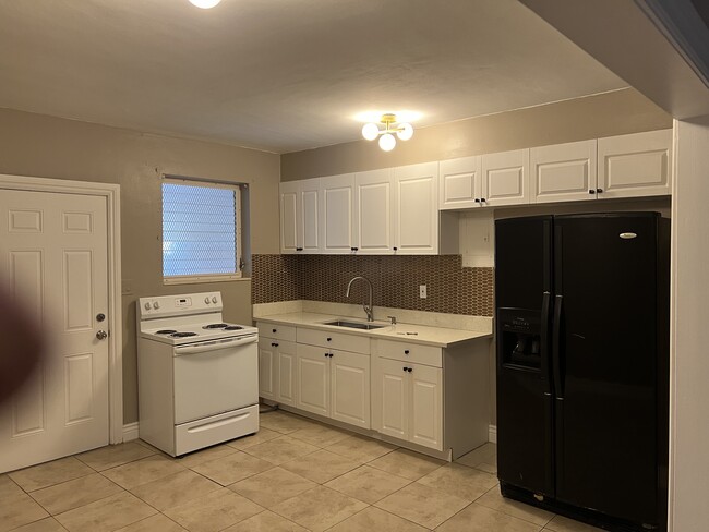 Large modern eat in Kitchen. - 1864 NW 93rd St Apartments