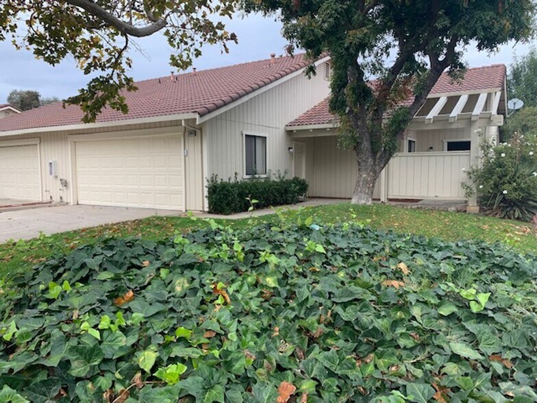 339 Acacia St