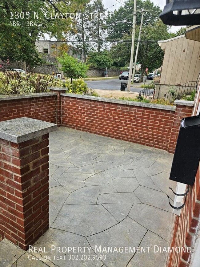 Beautiful, completely updated 4bed, 2.5 b... House House Rental in