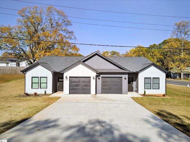 Building Photo - 404 Fairfield St