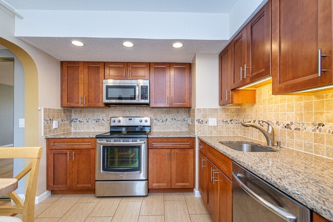 Photo - 1731 Beacon St Unidad 611
