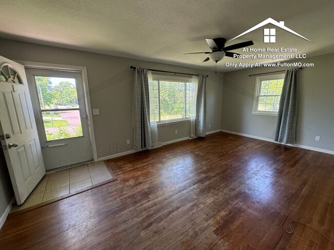 Photo - 1304 Bradley Ln
