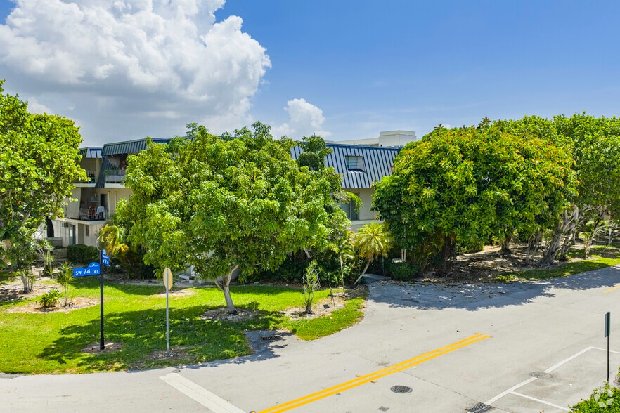 Palm Plaza Apartments