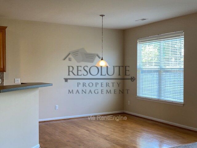 Photo - 234 Stobhill Ln