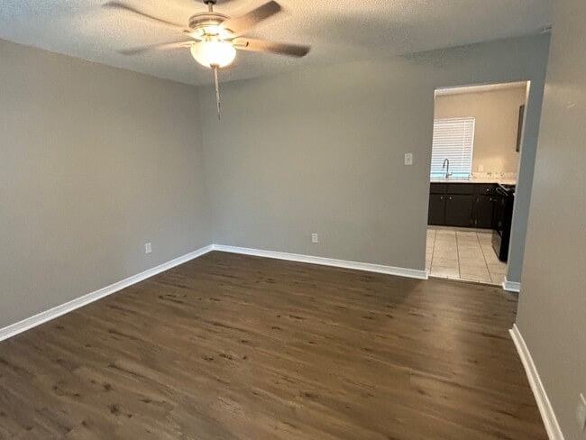 Photo - 145 Courtaulds Ave