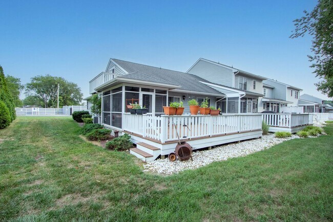 Photo - For Rent – Beautifully Updated Townhome in Gull Point a Waterfront Community
