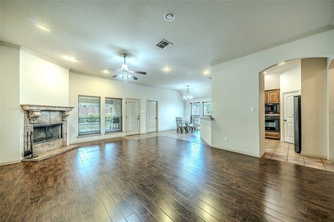 Photo - 109 Chateau Dr