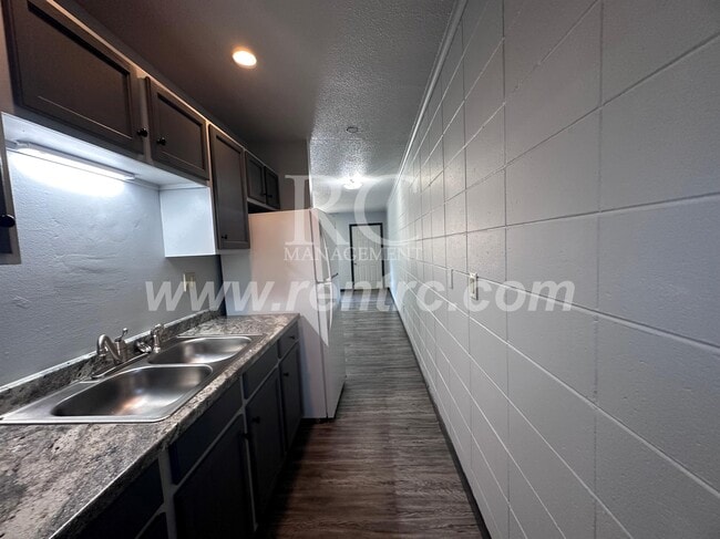 Photo - 1005-8 Oak-