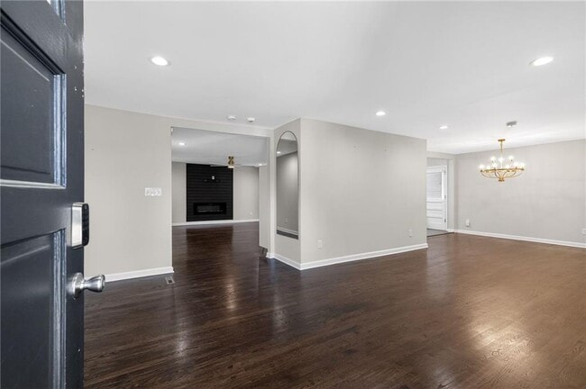 Photo - 147 Hermer Cir NW