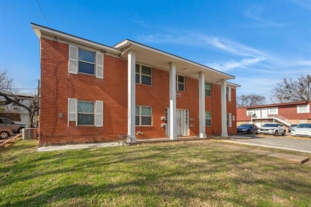 Photo - 308 College St