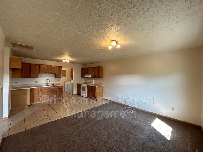 Photo - 214 Woodsview Dr Casa