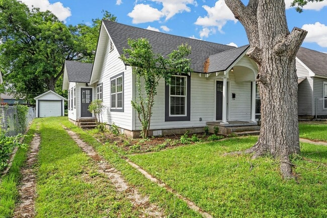 Photo - Beautifully Updated 2/2 Cottage - Available now!