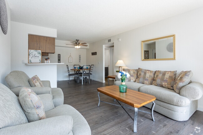 1BR, 1BA - 662SF - Living Room - Arcadia Park
