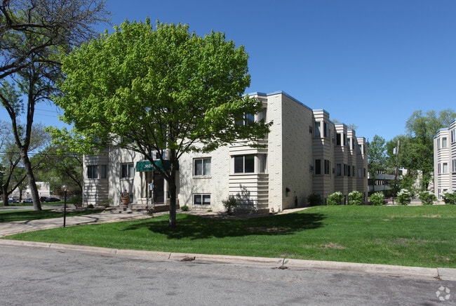 Lynn Plaza Apartments