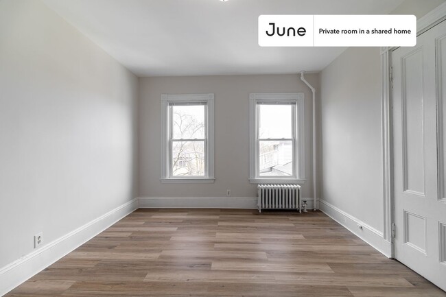 Private bedroom in 3 bed/1 bath Home - Private bedroom in 3 bed/1 bath Home