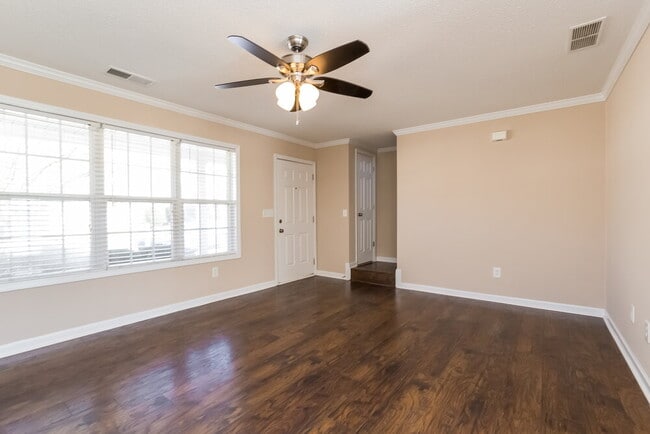 Photo - 212 Greystone Cir