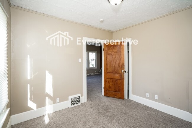 Photo - 2202 S 71st St