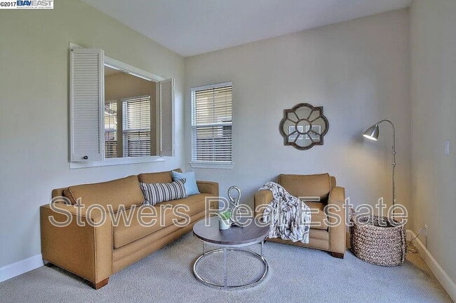 Photo - 5139 Holborn Way