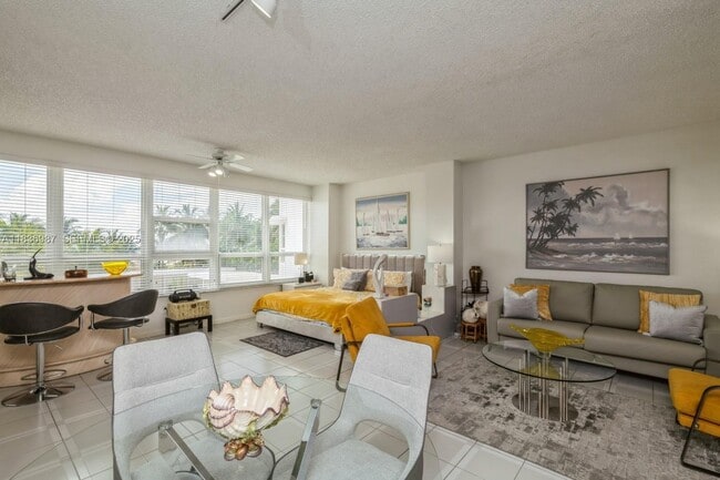 Photo - 4925 Collins Ave Unit 2D
