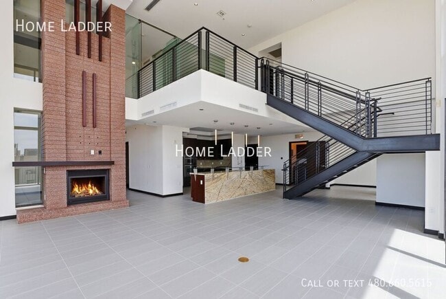 Building Photo - 208 W Portland St Unit 561