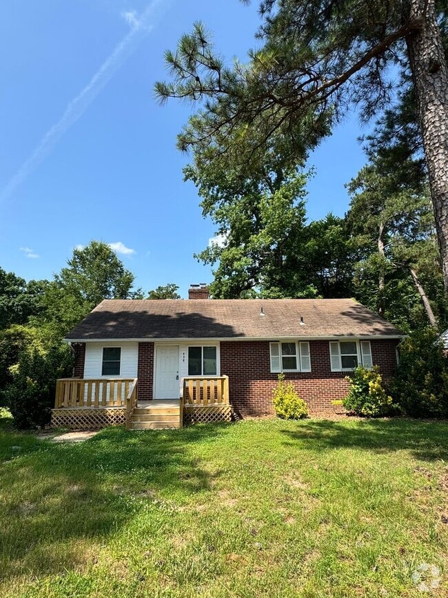 Building Photo - Cozy 4 bed 1.5 bath Ranch House in Petersburg