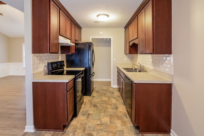 Photo - 108 Totem Ct