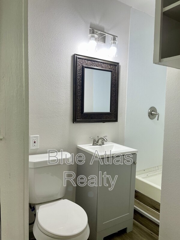 Photo - 2037 Beaumont St