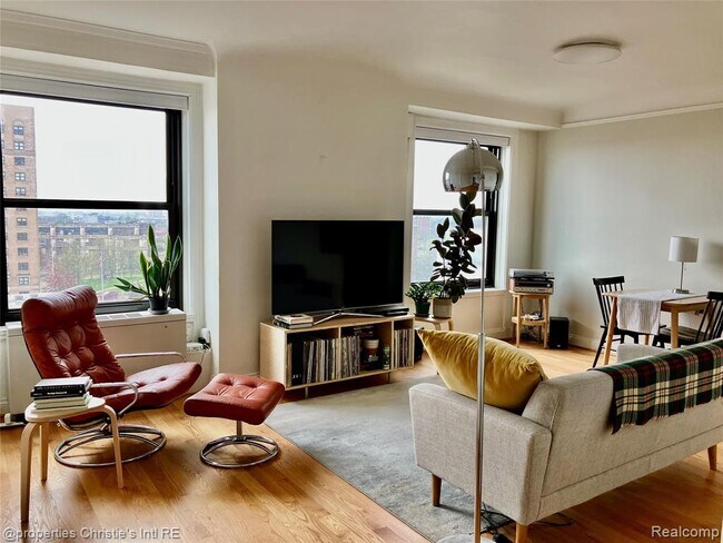 Photo - 15 E Kirby St Unit 731