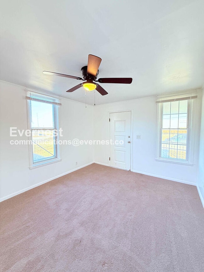 Photo - 1547 Airline Ave