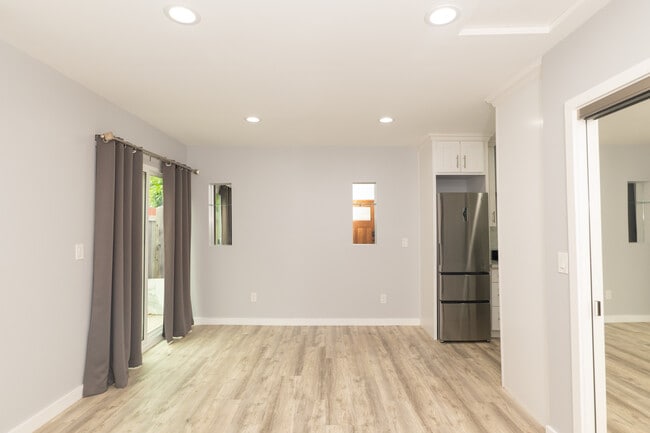 Photo - 5182 Canoga Ave