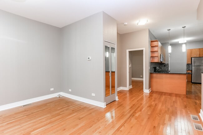 Photo - 2613 W Evergreen Ave Unit #  01F