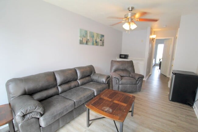 Photo - 1458 Bradley Dr