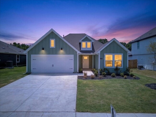 Building Photo - 717 Sweet Pea Dr