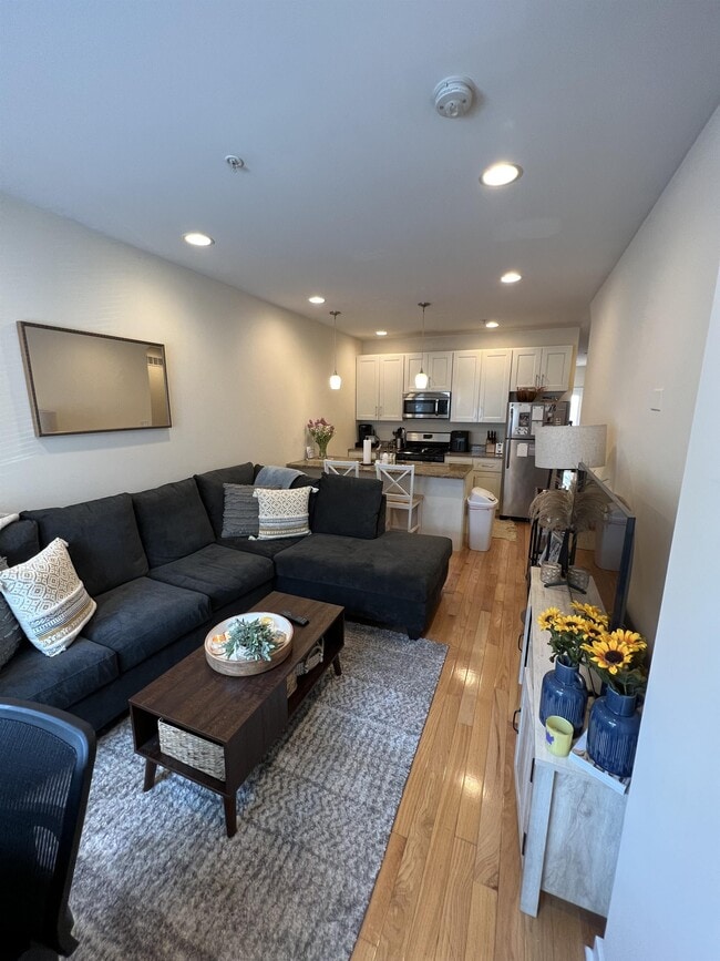 Building Photo - 802 N 19th St Unit 1