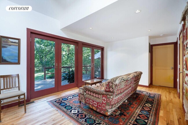 Photo - 76 Round Pond Ln