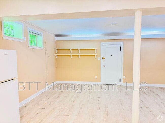 Building Photo - 8715 Plymouth St Unit #4 Rental