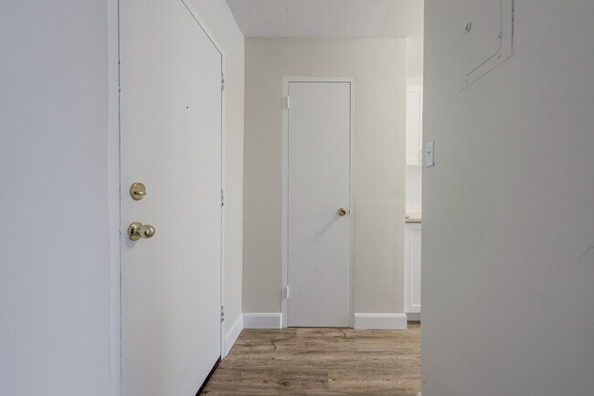 Photo - Queenston Apartments