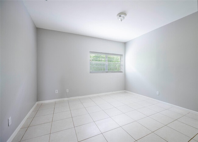 Photo - 121 NW 36th St