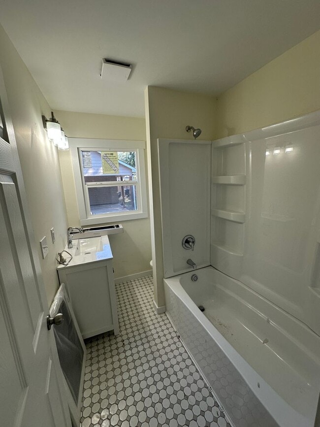 Photo - 150 N Eleventh St