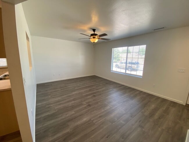 Building Photo - 6000 N Rockland Dr Unit B Rental
