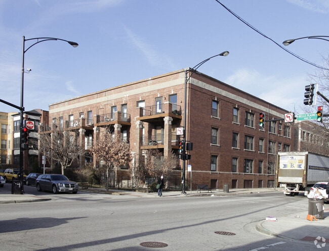 Building Photo - 902 W Belle Plaine Ave Unit 2