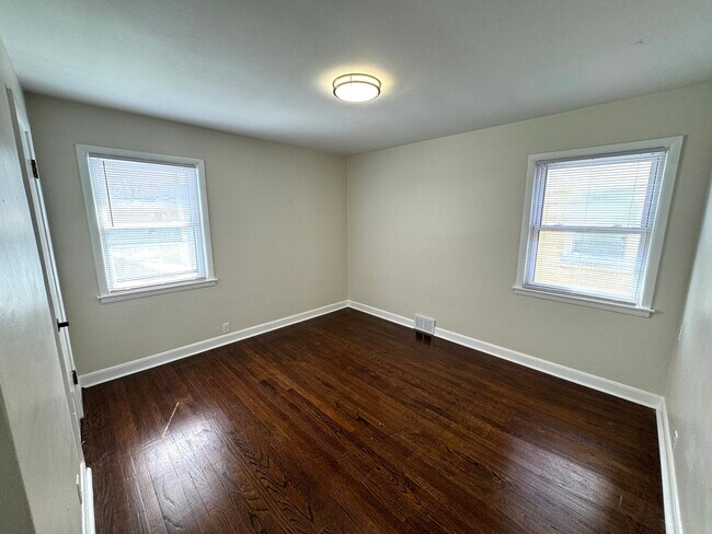 Photo - 8627 W Burleigh St