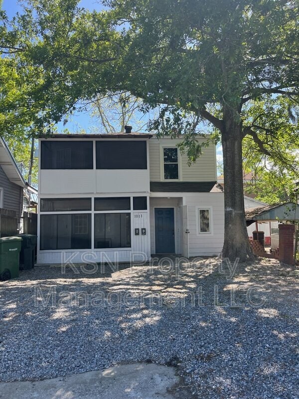 Photo - 1011 E 39th St House
