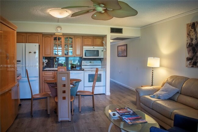 Photo - 4501 Martinique Way