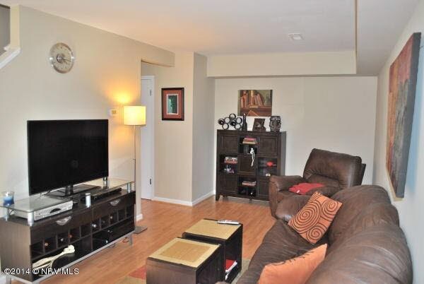 Photo - 313 Charles St