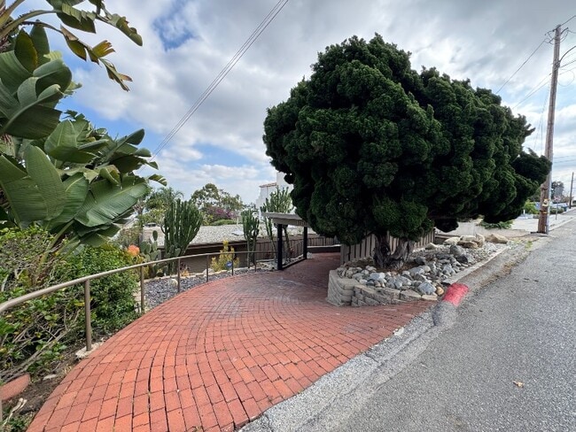 Building Photo - 1710 Harper Ave