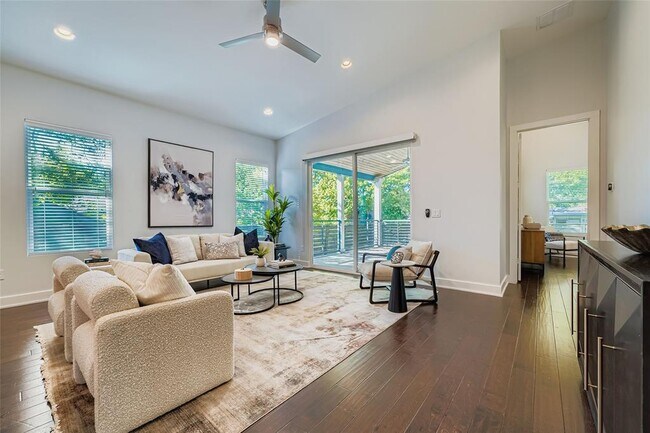 Photo - 405 W Croslin St