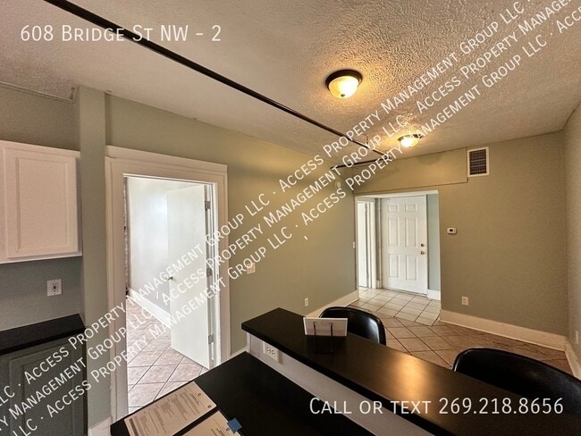 Photo - 608 Bridge St NW
